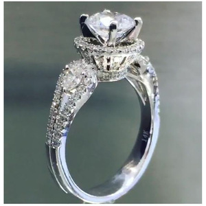 Anello di Fidanzamento da Donna Q034 in Oro Bianco 14K con Diamante Taglio Brillante Rotondo Colore G Design Halo - Product Image 4
