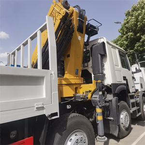 Camion grue articulée d'occasion Sinotruck HOWO 8X4, 380 CV, moteur Yuchai, 35 tonnes, avec pompe et roulement - Product Image 2
