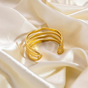 Pulsera Retro de Acero de Titanio Calado, Chapada en Oro de 18K, Joyería de Moda para Mujer, Estilo Veraniego - Product Image 2