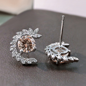 Orecchini a Forma di Spiga di Grano per Donne con Accenti in Cristallo, Eleganti Accessori Moda Quotidiana - Product Image 3