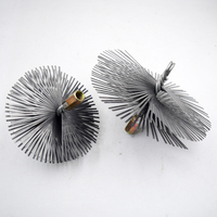 Brosse balayeuse industrielle de cheminée de long manche de fil d'acier plat, brosse tournante de cheminée