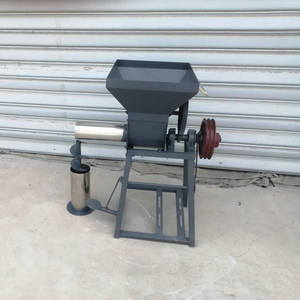 Machine semi-automatique de remplissage de sacs pour la culture de champignons, adaptée au substrat en sciure de bois et en bois - Product Image 3