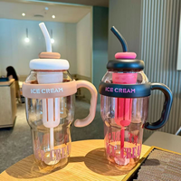 Bouteille d'eau portable en plastique grande capacité avec paille et sangle, design mignon