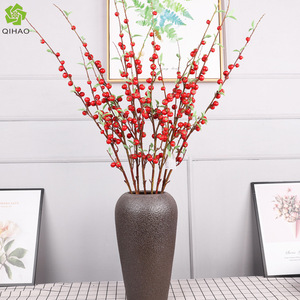 Ramas de Frutas Rojas Artificiales QIHAO de 60 cm, Decoración Navideña de Alta Calidad para Sala de Estar y Jarrones - Product Image 1