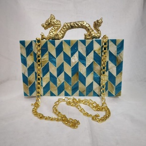 Vente en gros de pochette en résine pure faite à la main sac de soirée transparent à la mode avec motif de cadre pochette boîte transparente colorée - Product Image 3