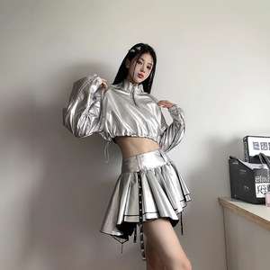 Completo da Donna per Danza Jazz e Street Dance: Felpa Corta a Maniche Lunghe in Cotone Argento e Gonna a Vita Alta - Product Image 3