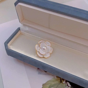 クラシック三次元カメリアブローチ8-9mm天然高品質淡水真珠パーティー用女性用ギフトエンゲージメント - Product Image 5
