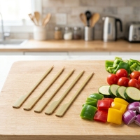 Vente en gros de brochettes/bâtonnets en bambou jetables Sanyou de 20 cm de long avec impression de logo dans un sac pour barbecue en plein air et utilisation en cuisine