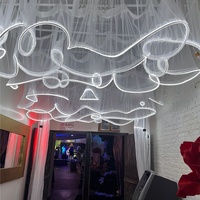 Rideau en maille lumineuse Muwei avec lumières LED - Voile en tulle souple et scintillant en spirale ROMANTIC pour la décoration de plafond, d'événements et de murs de mariage