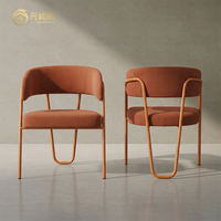 Fauteuil de salon de luxe léger au design italien avec structure en acier inoxydable pour salle à manger, restaurant et chambres d'hôtel