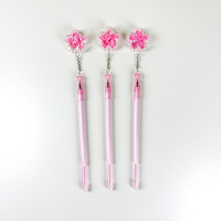 Stylo gel Ango Beautiful Sparkling Plastic Pink Petals Flower Pendant 0,5 mm bleu personnalisable pour étudiants, examens et signature