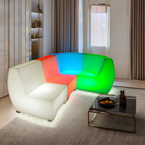 حار بيع لون التحكم أدى الأثاث البلاستيكية الاقسام أدى أريكة أريكة لشريط - Product Image 3