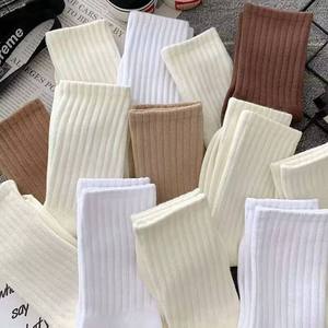 Chaussettes ras du cou pour hommes en coton tricoté uni, respirantes, pour usage quotidien, blanc, noir, beige, marron, bleu marine, style automne - Product Image 4