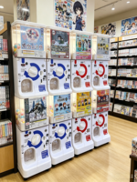   Distributeur de capsules métalliques à monnayeur pour centres d'amusement