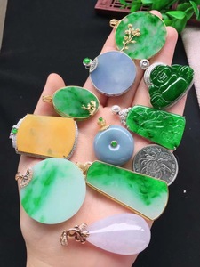 Ciondoli Zodiacali in Giada Giadaite del Myanmar: Ratto, Mucca, Tigre, Coniglio, Drago, Serpente, Cavallo, Pecora, Scimmia, Gallo, Cane, Maiale - Vendita all'Ingrosso - Product Image 4