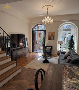 Villa de style toscan personnalisée avec façade en pierre et toit en tuiles rouges - Product Image 5