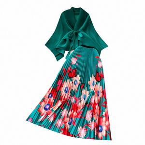 Conjunto Casual Holgado para Mujer: Top Túnica con Cuello en V y Manga Murciélago, y Falda Plisada Estampada de Cintura Alta, Transpirable y Antiarrugas - Product Image 5