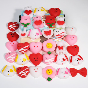 Jouets anti-stress miniatures en mochi doux et mignons, cadeaux de la Saint-Valentin en plastique pour garçons et filles de 5 à 7 ans, unisexe - Product Image 4