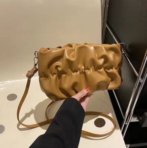 กระเป๋าสะพายข้างดีไซน์จีบแบบใหม่ กระเป๋าสะพายหนัง PU คุณภาพสูง กระเป๋าโท้ทผู้หญิงสีพื้นน่ารัก - Product Image 1