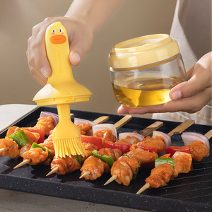 Bouteille de pinceau à huile en silicone Xinzao avec couvercle pour barbecue, qualité alimentaire, antiadhésive, poignée jaune vif - Product Image 1