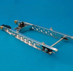 อะไหล่ตกแต่งมอเตอร์ไซค์ อลูมิเนียมอัลลอยด์ สวิงอาร์ม เหมาะสำหรับ ยามาฮ่า Y15ZR ชุดแต่งสวิงอาร์ม - Product Image 6