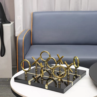 Ensemble de sculpture d'échiquier traditionnel en métal plaqué or avec service OEM/ODM pour la décoration intérieure et les cadeaux d'affaires