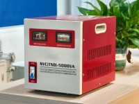 Régulateur de tension automatique monophasé 1kVA TND/SVC SVC LED 50Hz à commande par servomoteur, stabilisateur 220V AC industriel