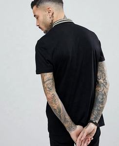 Polo de media manga para hombre al por mayor en negro con cuello dorado grabando estilo hip hop diseño de manga larga informal de alta calidad - Product Image 2