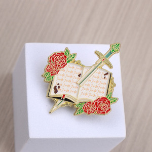 Badge littéraire fantastique élégant, idéal pour les amateurs de <span class=keywords><strong>littérature</strong></span> et de fantastique, accessoire de mode polyvalent - Product Image 2