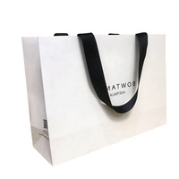 Newsense sac cadeau de shopping de luxe blanc imprimé personnalisé pour les vêtements de petite entreprise poignées sacs en papier avec vos propres logos