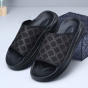 Chaussures de plage pour hommes haut de gamme, légères et antidérapantes, avec tige en faux daim respirant et semelle extérieure en EVA, idéales pour l'été et la marche sur le sable (effet marche dans la boue), pour couples. - Product Image 3