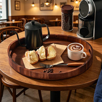 Plateau de service ovale en bois avec rebord surélevé et poignées découpées pour la salle à manger et l'organisation de la table