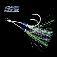Hochkarbon-Stahl Dreifach-Angelhaken Langlebige Gefiederterte Köder Rot-Weiße Feder Jigging Casting Köder für Salz- und Süßwasser