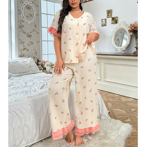 Set Pigiama Floreale Morbido e Comodo per <span class=keywords><strong>Donna</strong></span> <span class=keywords><strong>Taglie</strong></span> <span class=keywords><strong>Forti</strong></span>, Completo Due Pezzi Autunnale con Scollo a V e Bordi in Pizzo - Product Image 4