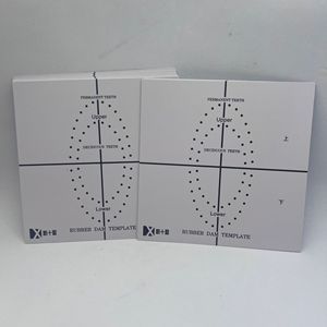 Gabarit de plaque perforée en caoutchouc pour guide de positionnement des dents de lait permanentes supérieures et inférieures, pour l'enseignement dentaire - Product Image 1