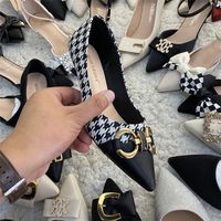 Nouvelles Chaussures Plates Pointues pour Femmes 2026, Décolletées avec Boucle Métallique Décorative, à Enfiler, Idéales pour le Bureau et les Tenues Décontractées, en Cuir Véritable