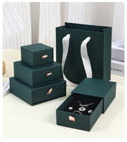 Boîtes cadeaux auto-élevantes en carton GC écologiques et recyclables de luxe, doublées d'éponge, avec logo couleur personnalisé, design simple, pour bijoux et montres