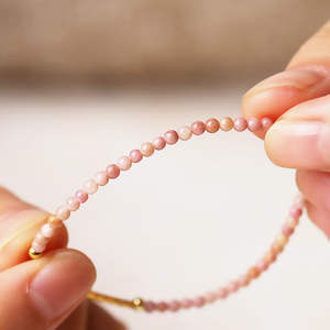 Pulseras de abalorios de cuarzo chapadas en oro de 18 quilates personalizadas de lujo del fabricante directo Accesorio de moda romántico Hecho en China - Product Image 5