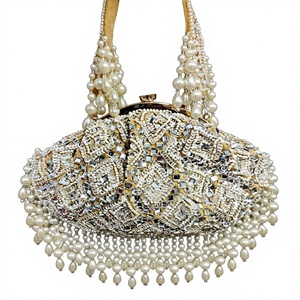 Sac de soirée perlé fait main en Inde, style fusion mode, avec franges circulaires - Product Image 1