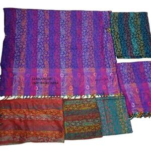 Estolas de chales con estampado floral de lana acrílica de Estilo Vintage para mujer moda de invierno al por mayor de India - Product Image 1