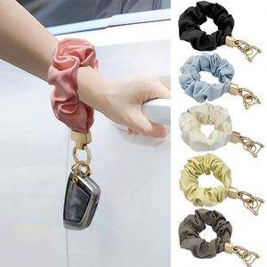 Llavero de moda para mujer con diseño de espiral de intestino grueso, colgante para llaves de coche y pulsera antipérdida - Product Image 1