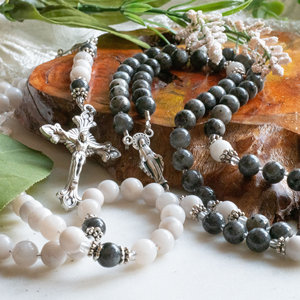   Conjunto de Rosário com Medalha Crucifixo e Contas de Pedra para Noivos, Presente para Casamento Católico - Product Image 2