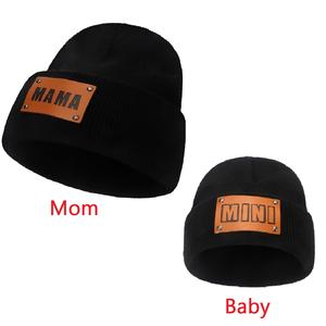 Conjunto de gorros de invierno de alta calidad para mujer y niño, gorro cálido de punto a juego con parche de cuero, 2 uds. - Product Image 4