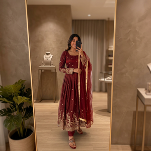 ชุดเดรส Anarkali ผ้าไหมสำหรับผู้หญิงแบบใหม่ล่าสุด ตกแต่งด้วยงานปักเลื่อมเต็มตัว ทรงบานสวย - Product Image 1