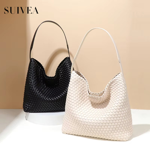 Bolso de mano tejido de mano de moda Retro para mujer 2024 nuevo bolso de hombro versátil de gran capacidad para axila bolso de cubo de viaje de nicho - Product Image 4