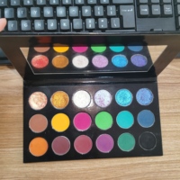Palette de fards à paupières de luxe à 18 couleurs, marque privée, logo personnalisé, fard à paupières scintillant, fard à paupières chrome, sans cruauté envers les animaux