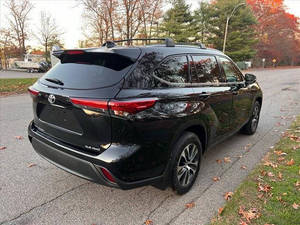 Véhicules d'occasion en gros 2022 pour SUV 4 portes AWD XLE – Vente à prix réduit – Sièges en cuir, caméra de recul, conduite à gauche, toit ouvrant, LED - Product Image 4