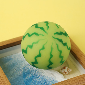 Juguete antiestrés de sandía que cambia de color, divertido para apretar, herramienta de alivio de estrés de rebote lento, juguete de broma de cáscara de plátano, creativo - Product Image 2