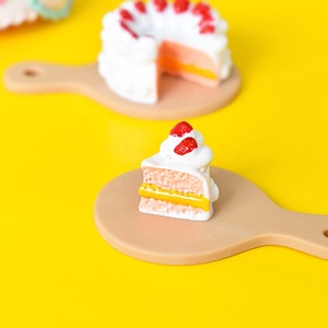 Adornos de resina planos con forma de dulces de pastel de fresa para manualidades DIY, scrapbooking y juguetes para juegos de cocina y fiestas - Product Image 4