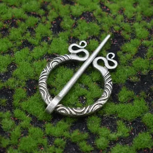 Spilla da Collo Geometrica Retrò Stile Vichingo Norreno, Fibula Annodata Intrecciata, Spilla da Uomo per Mantello, Sciarpa e Cappotto - Product Image 1